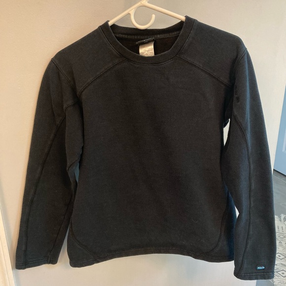 Kavu Sweaters - KAVU woman’s black thick crewneck sweatshirt size small embroidered logo